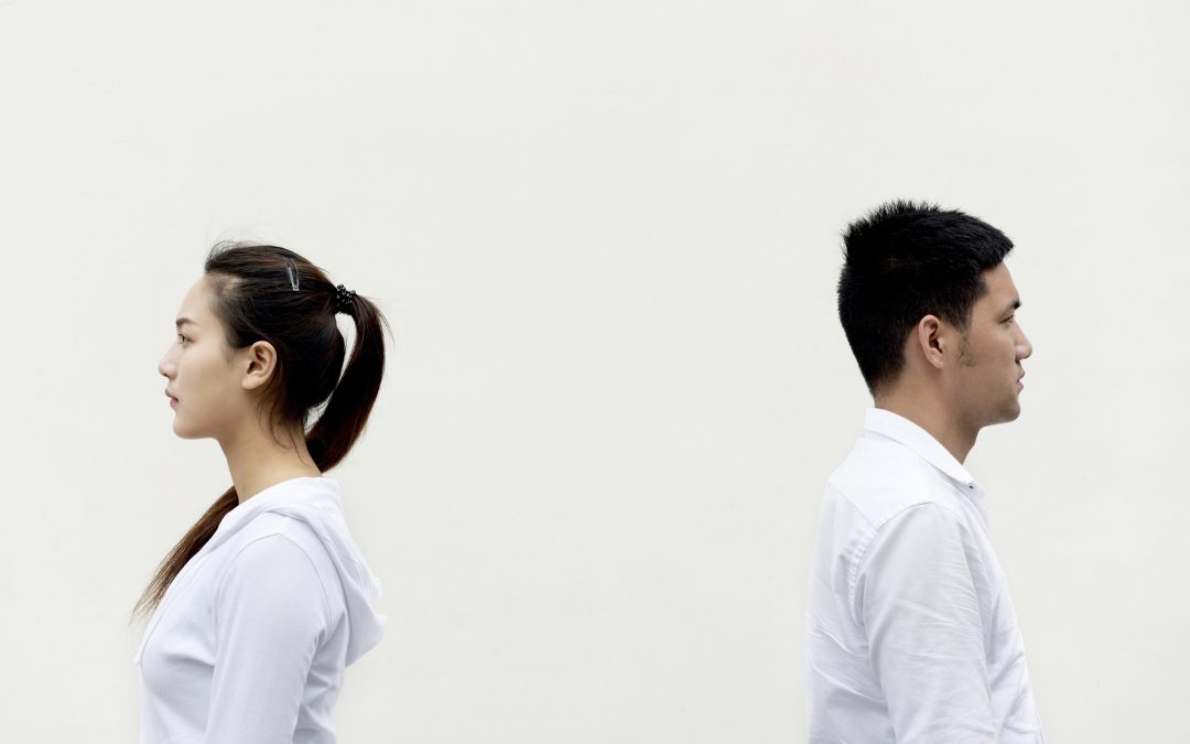 Zwei Pole der Partnerschaft – warum Nähe und Distanz Beziehungen prägen
